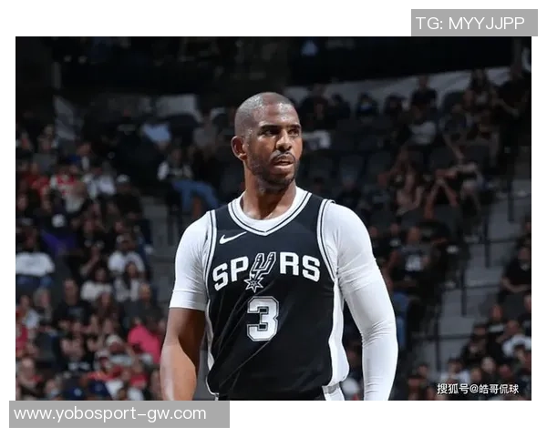 保罗现身赌城观看马刺与雷霆NBA杯半决赛引发关注